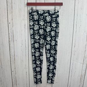 PINK by Victoria’s Secret Black and White Floral Leggings Size XS